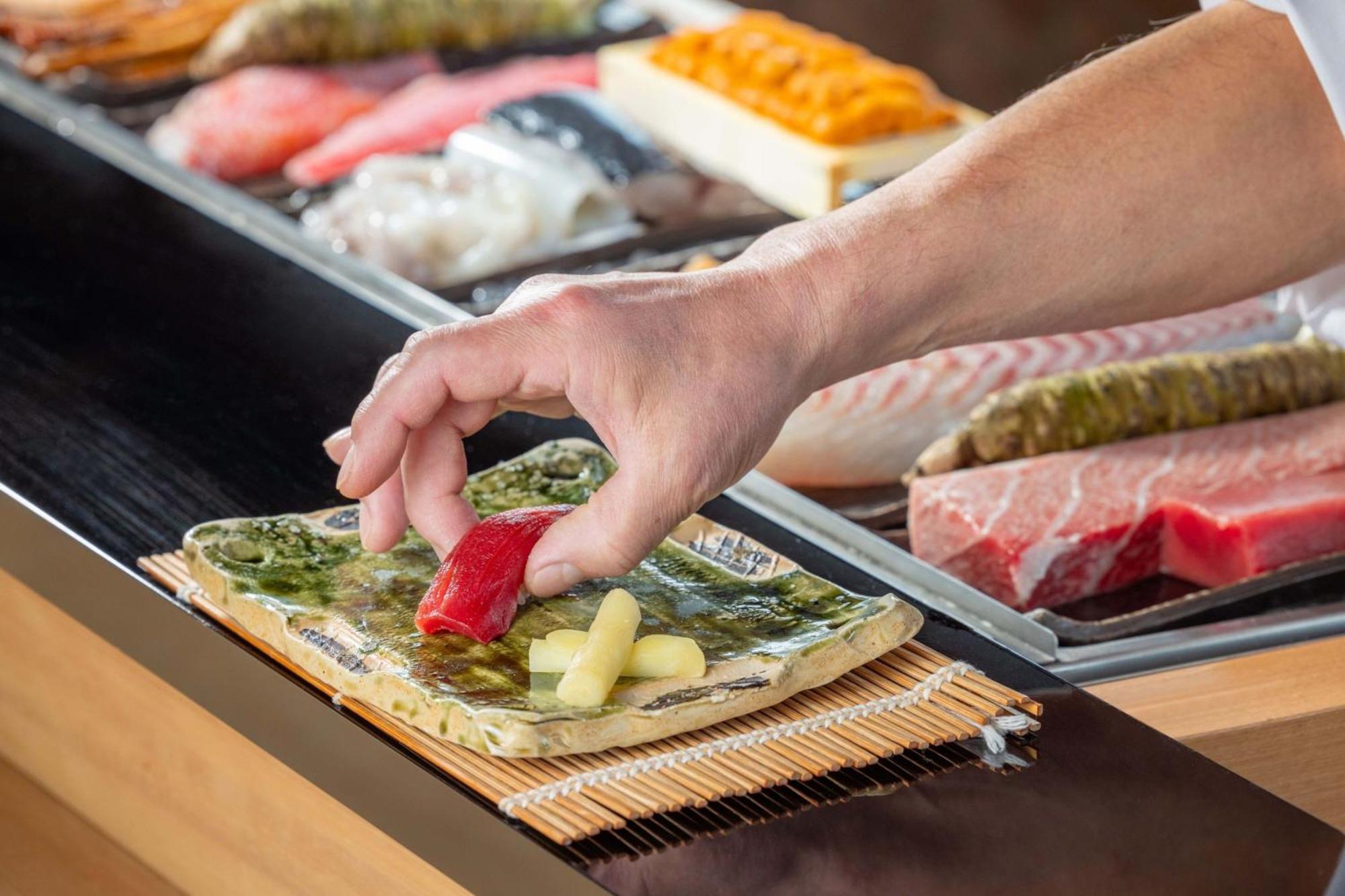 Nagoya Marriott Associa Hotel מראה חיצוני תמונה Preparation of a sushi roll