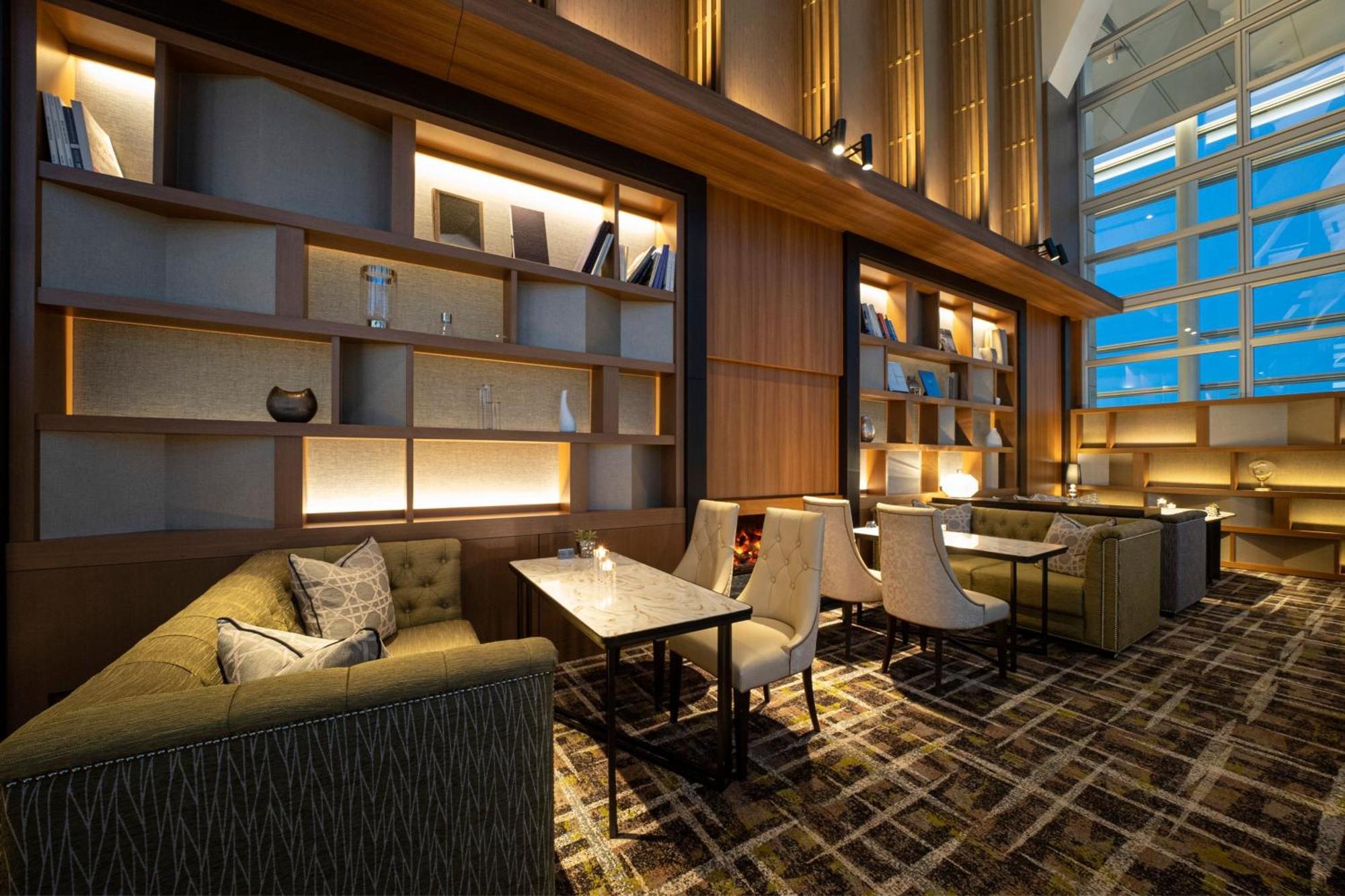 Nagoya Marriott Associa Hotel מראה חיצוני תמונה The Club lounge at Hong Kong International Airport